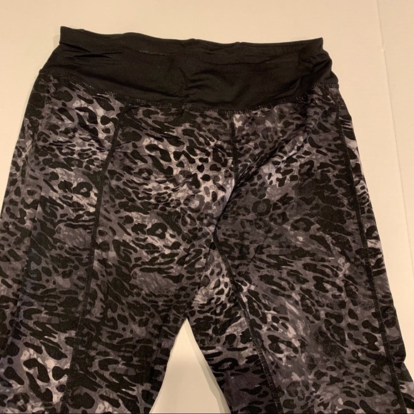 Betsey Johnson Leopard Leggings women’s size medium - Picture 2 of 4